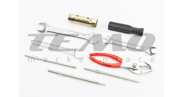 Ключ свечной для 4Т - 16/18mm + 7 предметов (рожковый ключ 8*10mm/рожковый ключ 13 mm/рожковый ключ 12*14mm/отвертка+-/плоскогубцы) &quot;ЗИП&quot; - фото 1